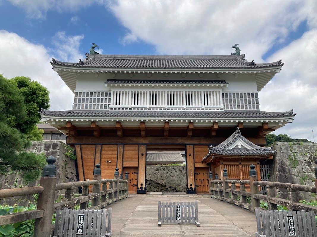 Tsurumaru Castle Ruins